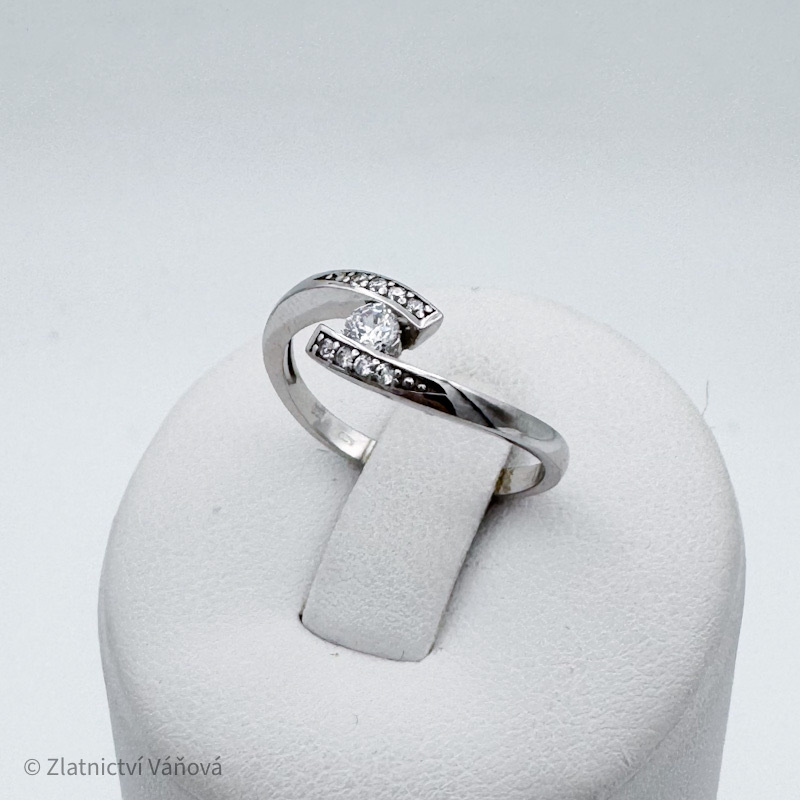 Bílé zlato prsten se zirkony